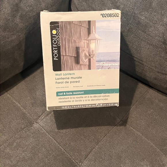 Portfolio 1-Light 13.25-in H Matte White Outdoor Wall Light - Picture 1 of 3